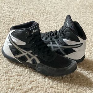 Asics Boys Black Lace Up Wrestling Athletic Shoes Size US K13.